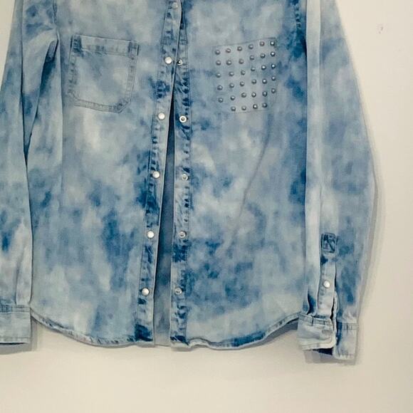 Womens Denim Cloud Wash Acid Wash Long Sleeve Button Up with Embellished Pocket - Picture 5 of 6